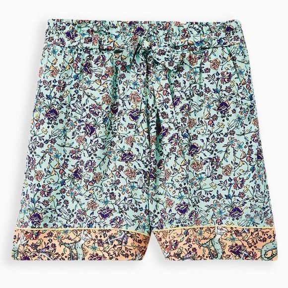 TORRID Printed Paperbag Waist Short SIZE 3 - Picture 3 of 7